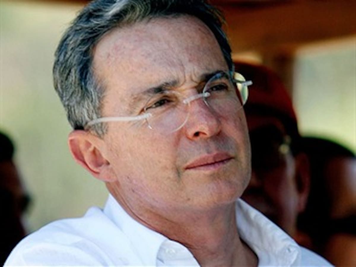 Este gobierno me quiere graduar de corrupto: Uribe