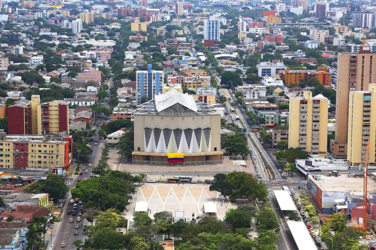 Catedral María Reina y la Plaza de la Paz