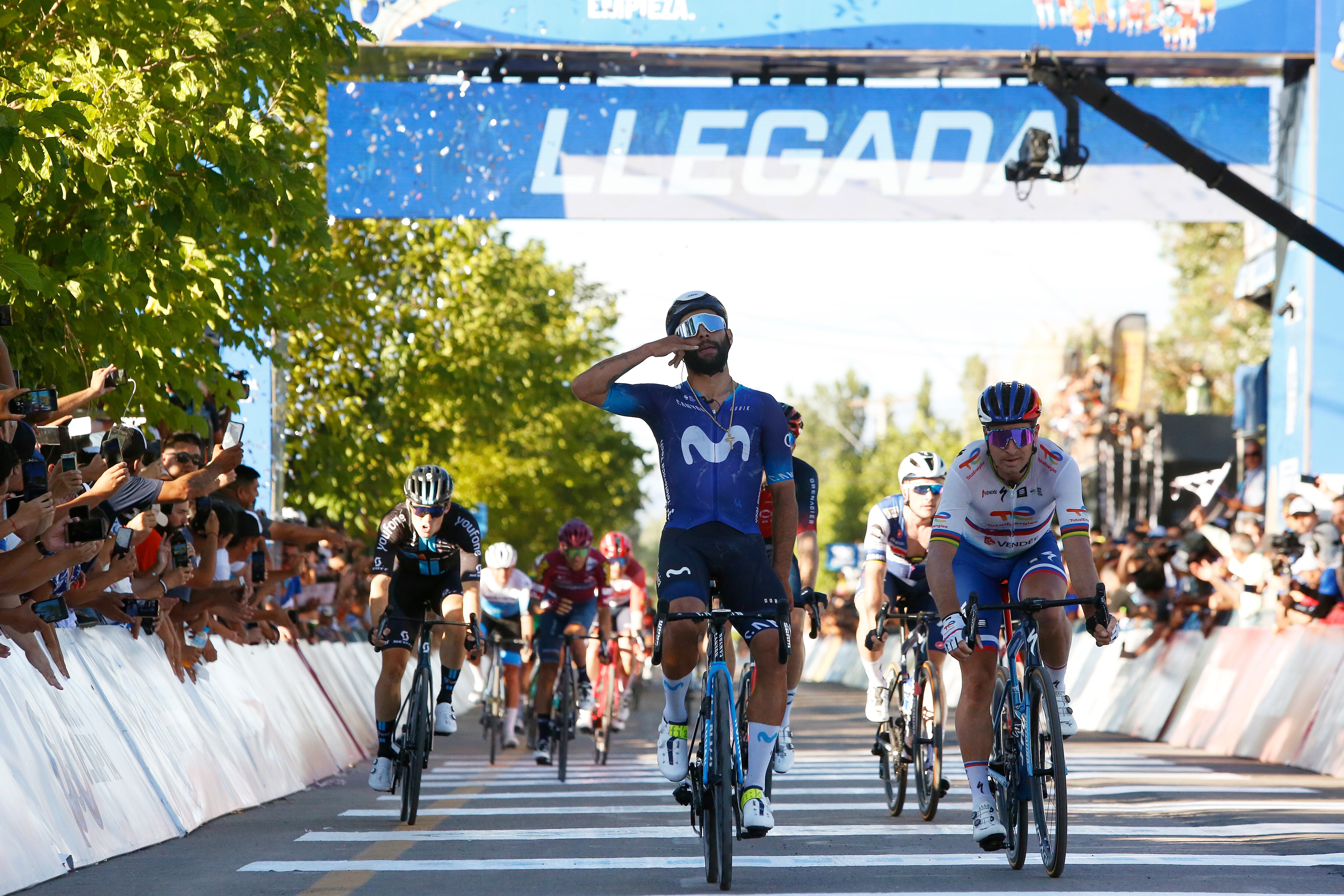 Fernando Gaviria celebra en homenaje a su nuevo equipo en San Juan. (Photo by Maximiliano Blanco/Getty Images)