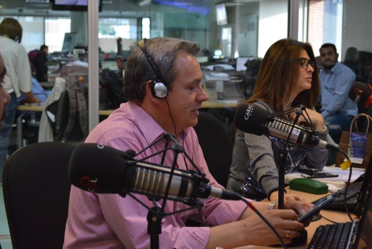 El ídolo de la radio se despide de La Luciérnaga pero continúa con sus comentarios deportivos en El Pulso del Fútbol. #GraciasPelaez
