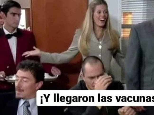 Memes de la llegada de vacunas a Colombia