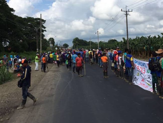 Indígenas chocoanos mantienen cierres en la vía Medellín-Quibdó