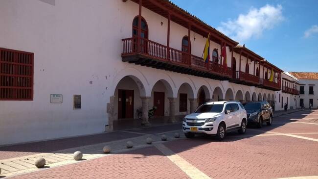 Los concejales explicaron el proyecto pretende reglamentar las facultades de los cabildantes sobre este tipo de contratos