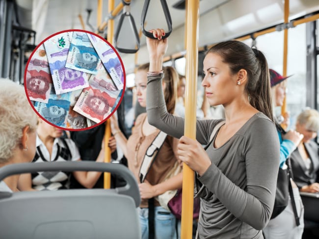 Persona en un bus // dinero colombiano // Getty Images