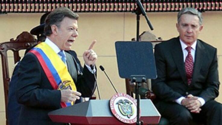 Contrapunteo en Twitter entre Santos y Uribe por políticas de Gobierno