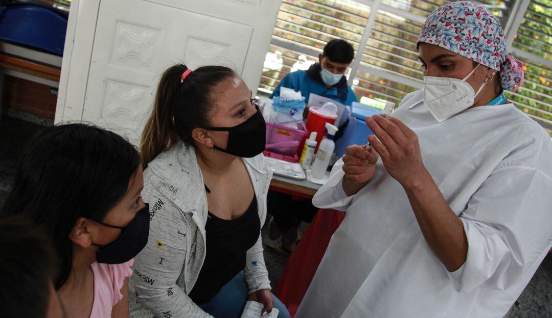 Ómicron podría ser menos peligrosa que la variante delta