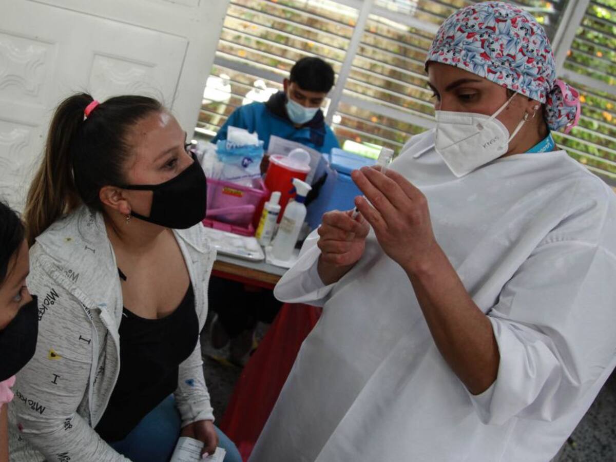 Ómicron podría ser menos peligrosa que la variante delta