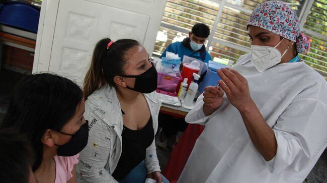 Ómicron podría ser menos peligrosa que la variante delta