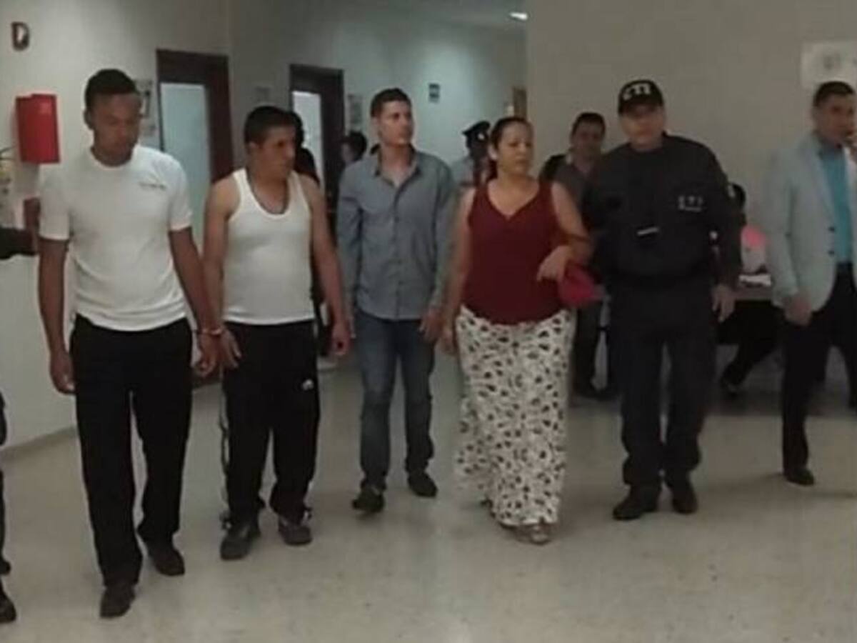 Mujer implicada en asesinato de su esposo para cobrar seguro