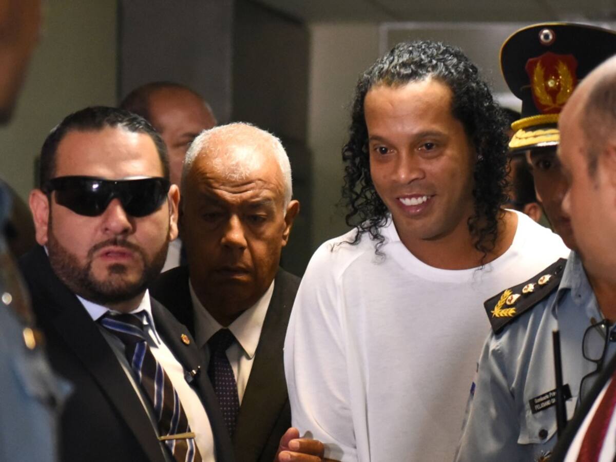 Ronaldinho dejará la prisión en Asunción tras pagar su fianza
