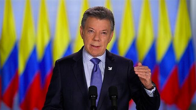 Santos advierte que no se pagará salario a docentes si no reponen clases. Foto: Presidencia