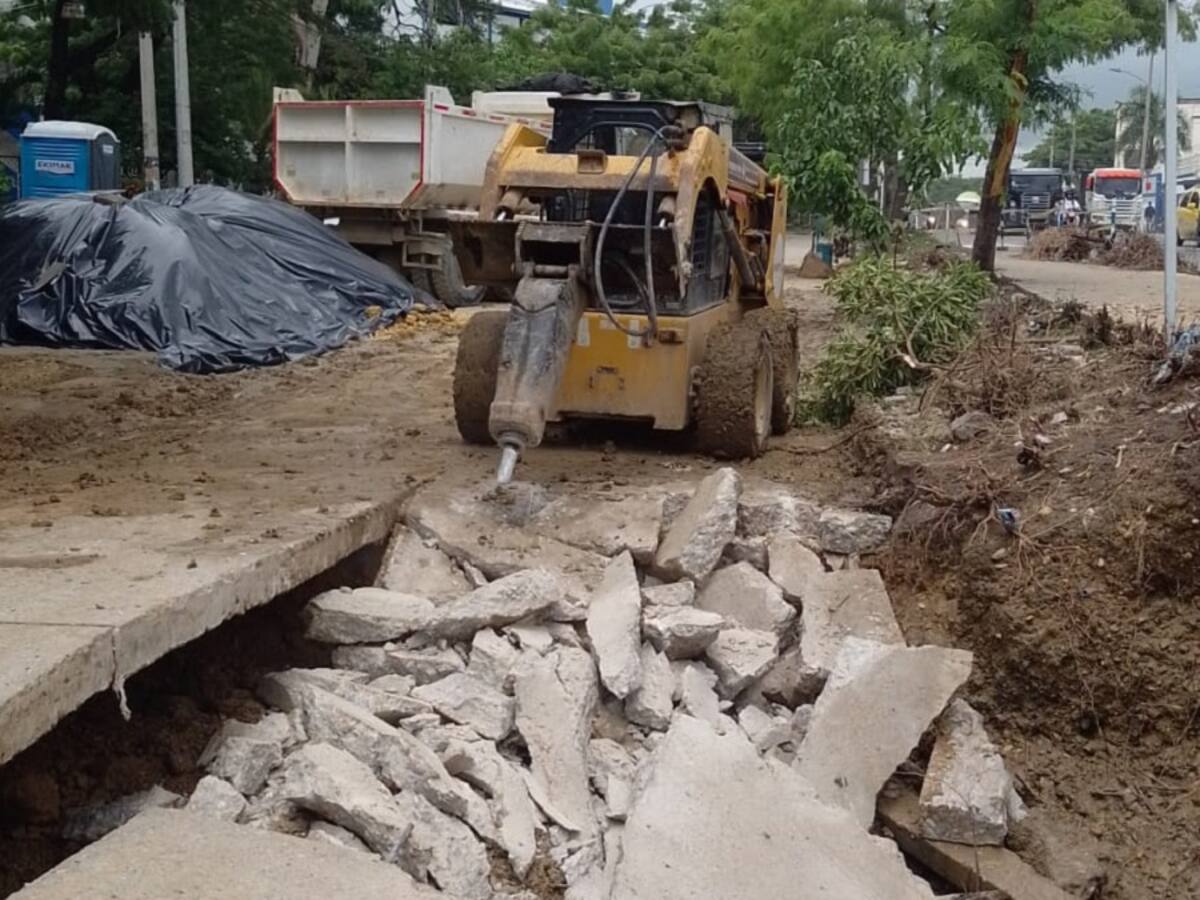 Continúa reparación de fuga en tubería que tiene sin agua al 36% de Cartagena