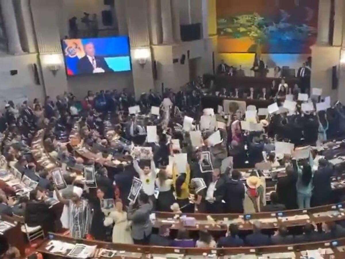 "Mentiroso, mentiroso", le gritaron a Duque en el Congreso al hablar de paz