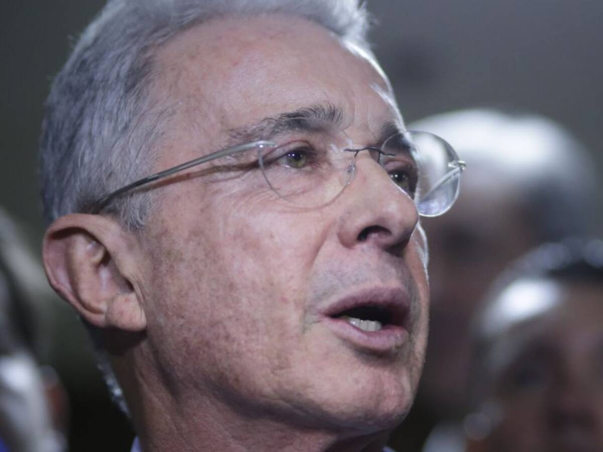 No voy a apoyar candidatos, apoyaré la democracia: Uribe desde Barranquilla