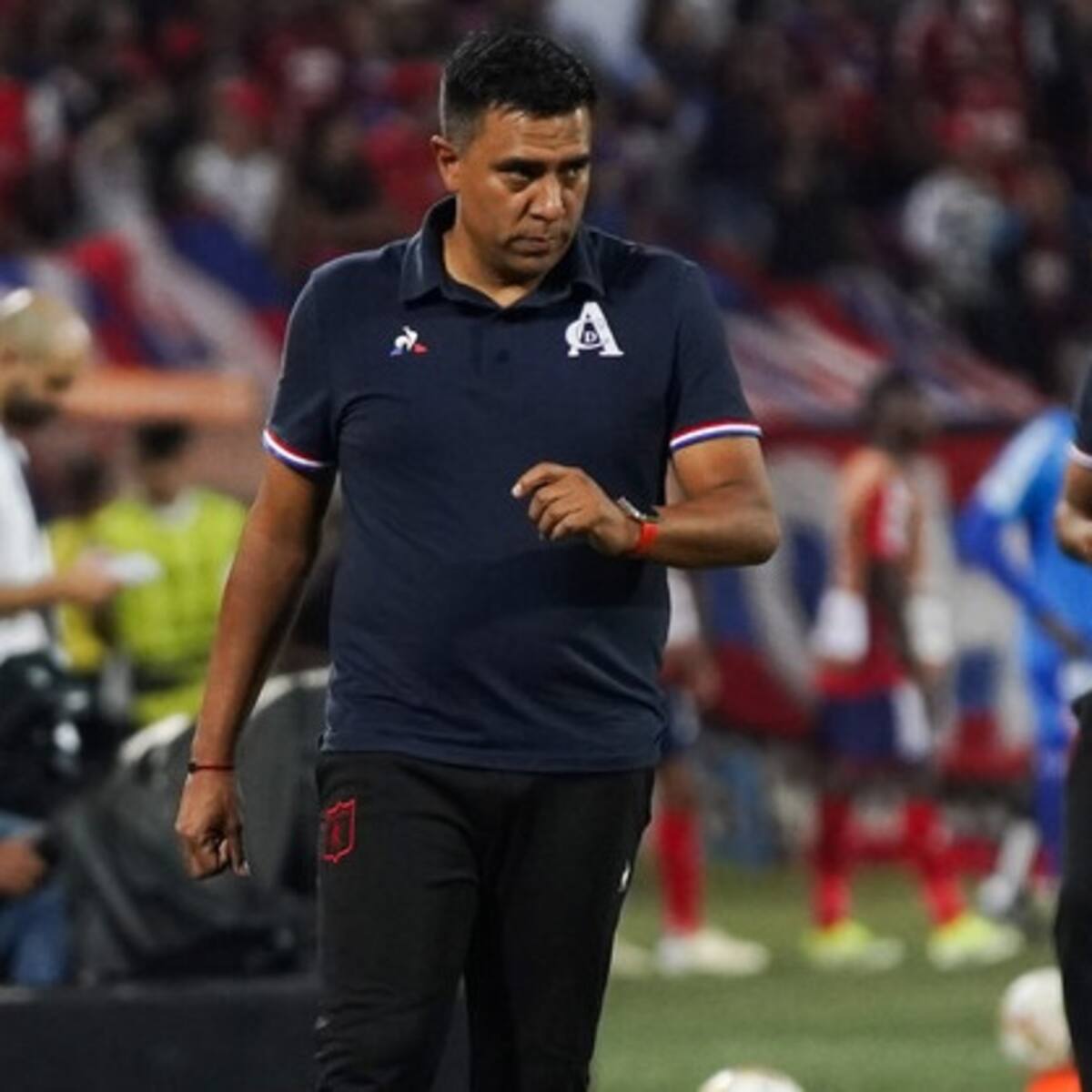 César Farías dejó de ser el entrenador de América de Cali