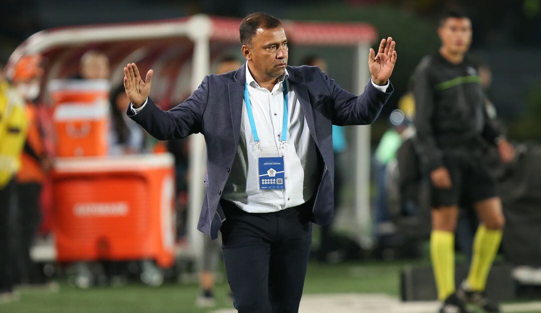 Harold Rivera dejó de ser el técnico de Santa Fe