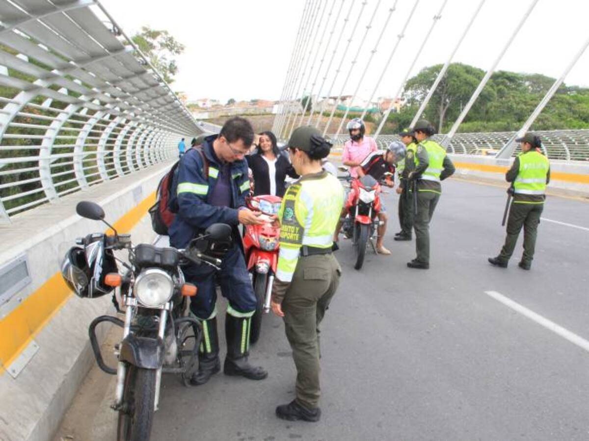 Policía hace operativos en Bucaramanga solo con mujeres