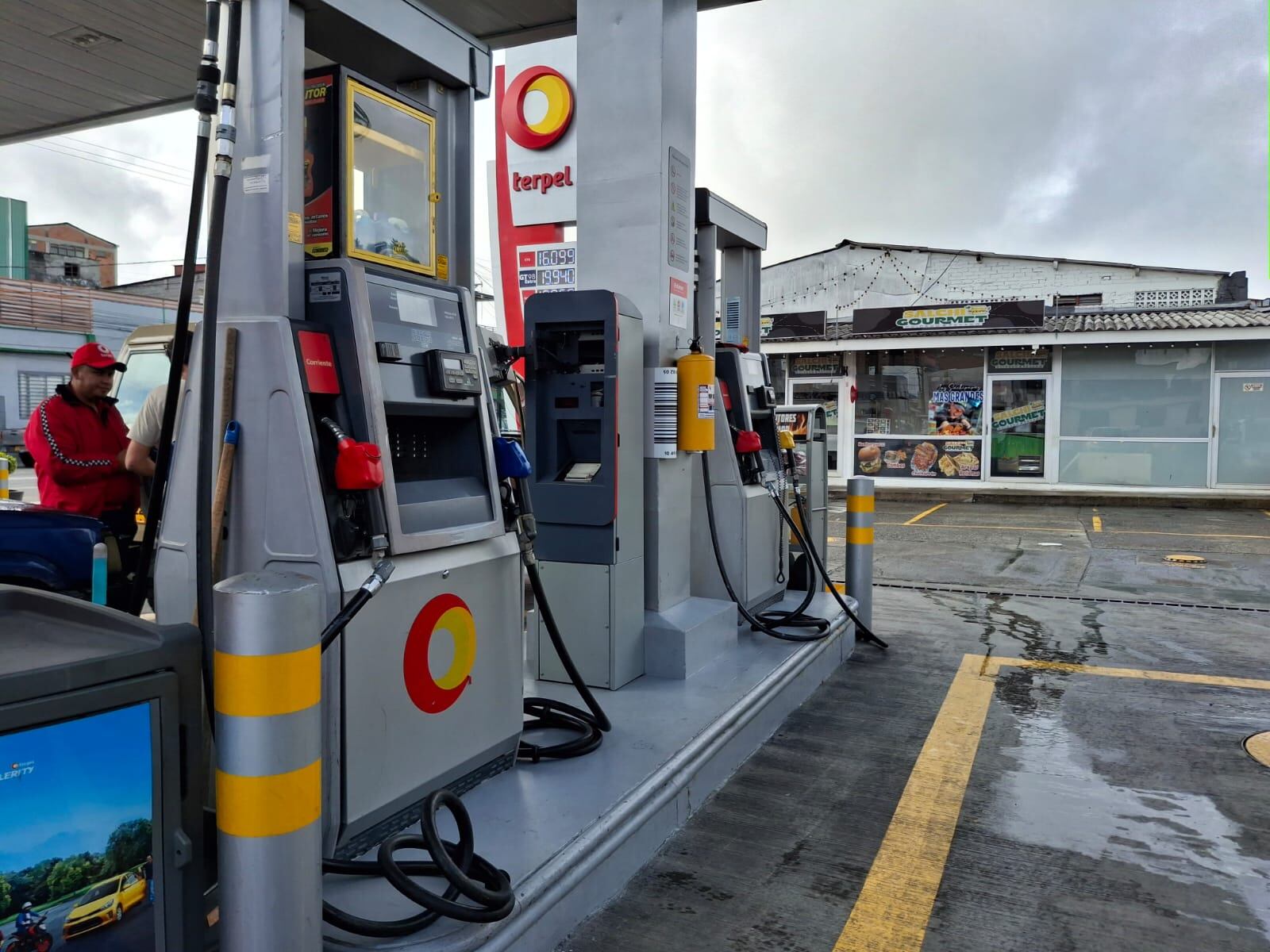 Estación de gasolina en Armenia- Vanessa Porras (Caracol Radio)