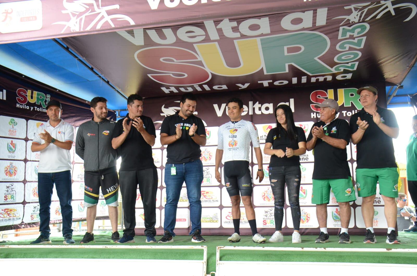 La caravana ciclista llegó a Gigante, municipio cacaotero y    cafetero; engalanado por su linda gente y encantos turísticos.