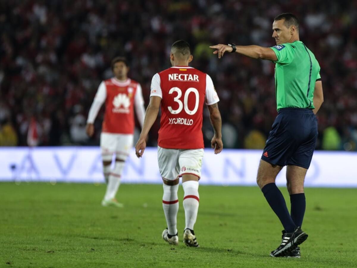 ¿Cómo le ha ido a Santa Fe en las finales que le pitó Wilmar Roldán?: Así está el registro