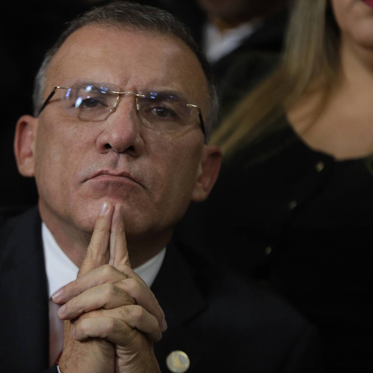 Presidente del Congreso pide a Gobierno suspender diálogos con narcotraficantes