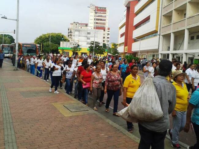 Marcha de madres comunitarias afectó operación de Transcaribe en Cartagena