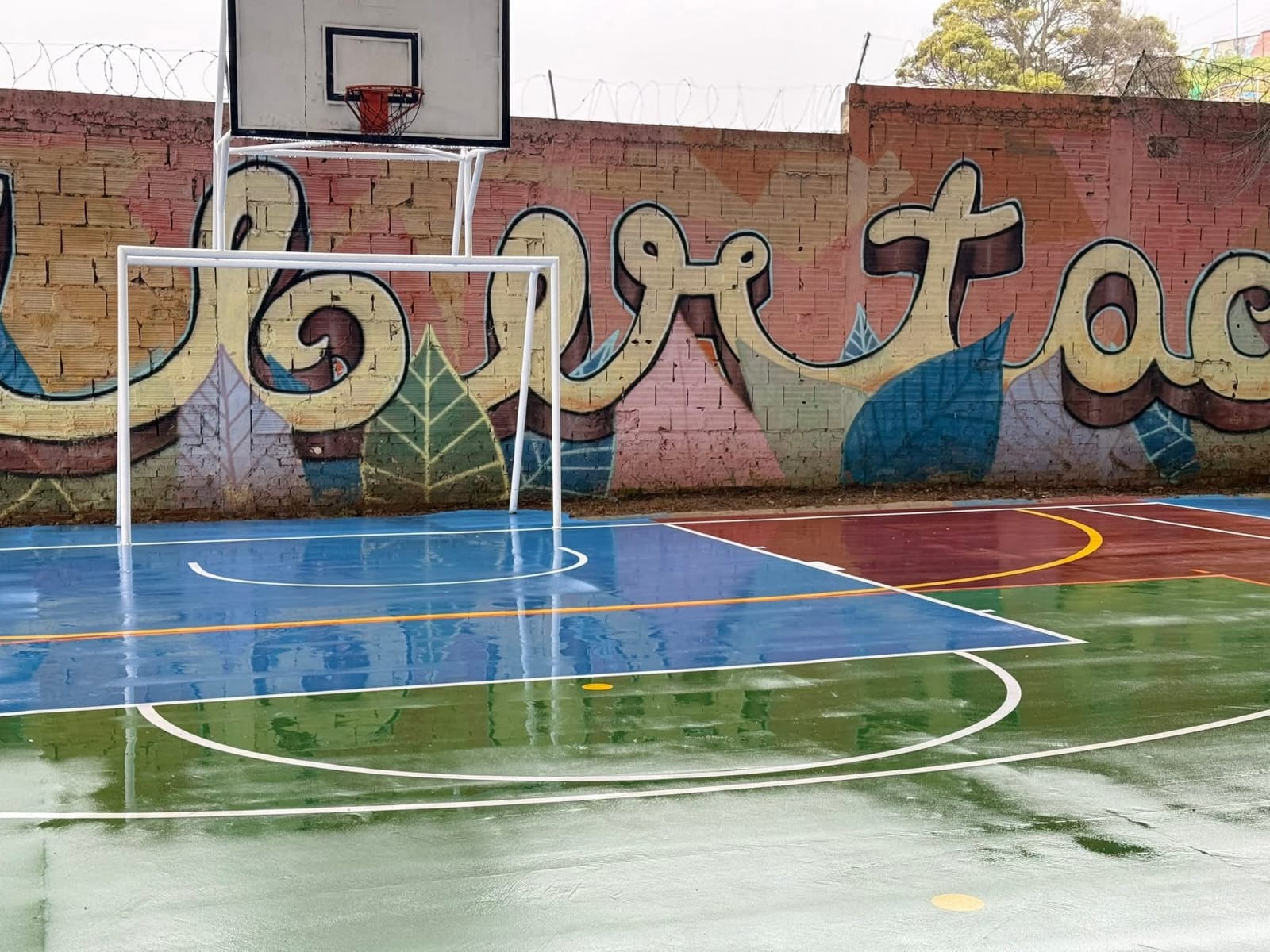 La ola invernal ha desnudado las falencias y peligros que tiene este escenario deportivos en el barrio El Libertador de Tunja / Foto: Prensa Concejo de Tunja.