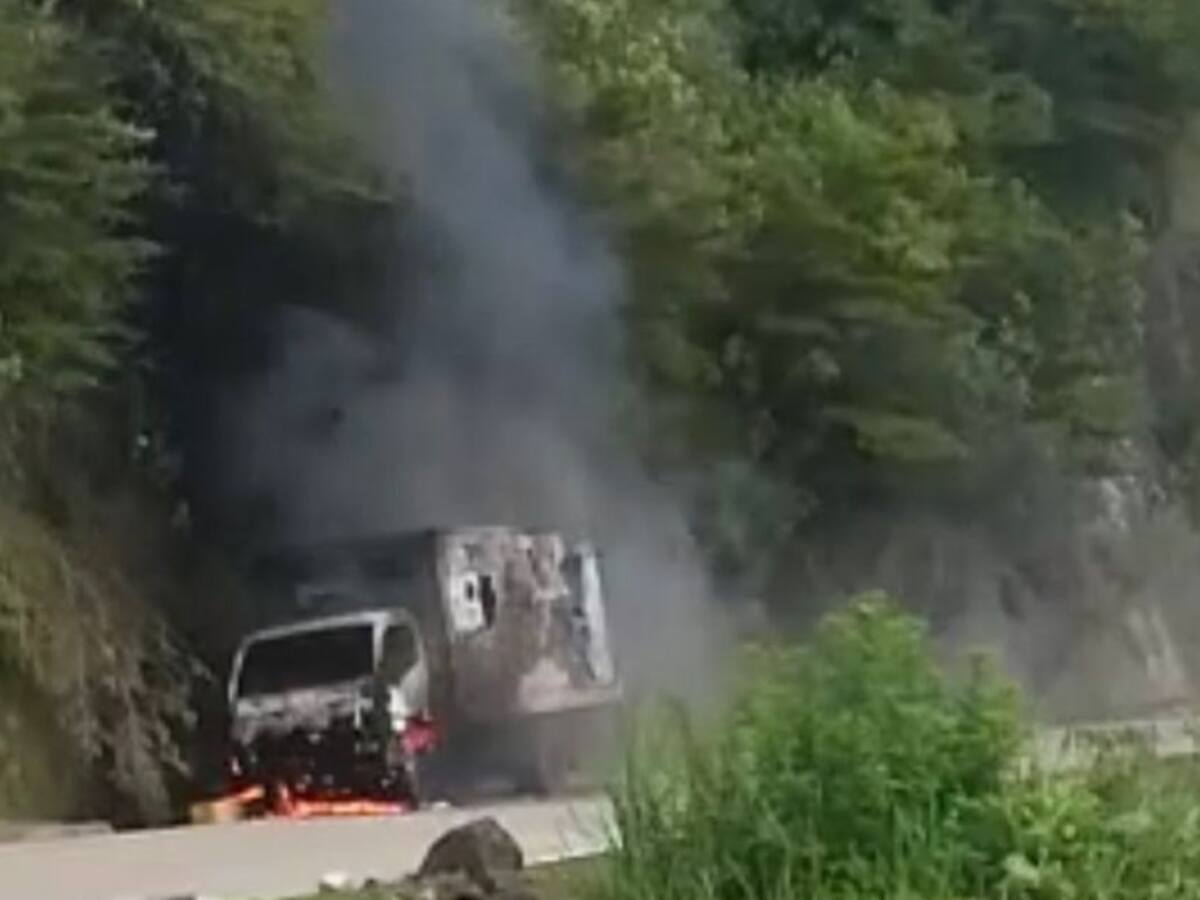 Otro vehículo de carga fue incinerado durante el paro armado en Cauca