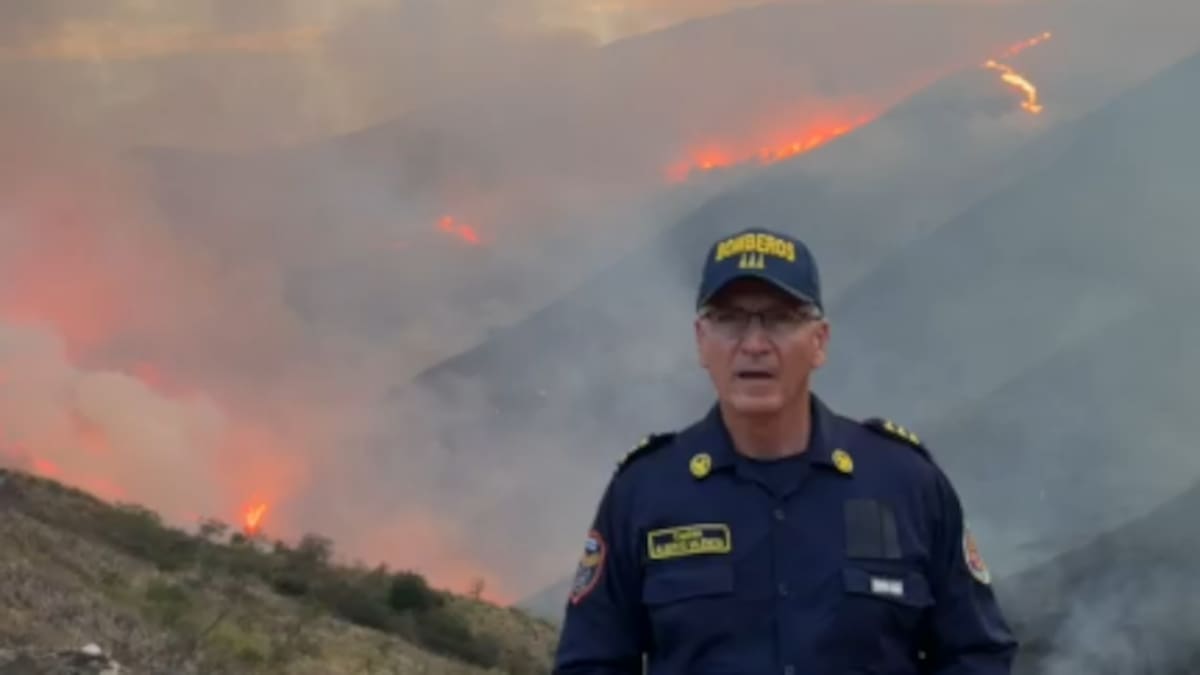 Dos incendios forestales permanecen activos en Yumbo, el más grande en el sector de Cerro Gordo