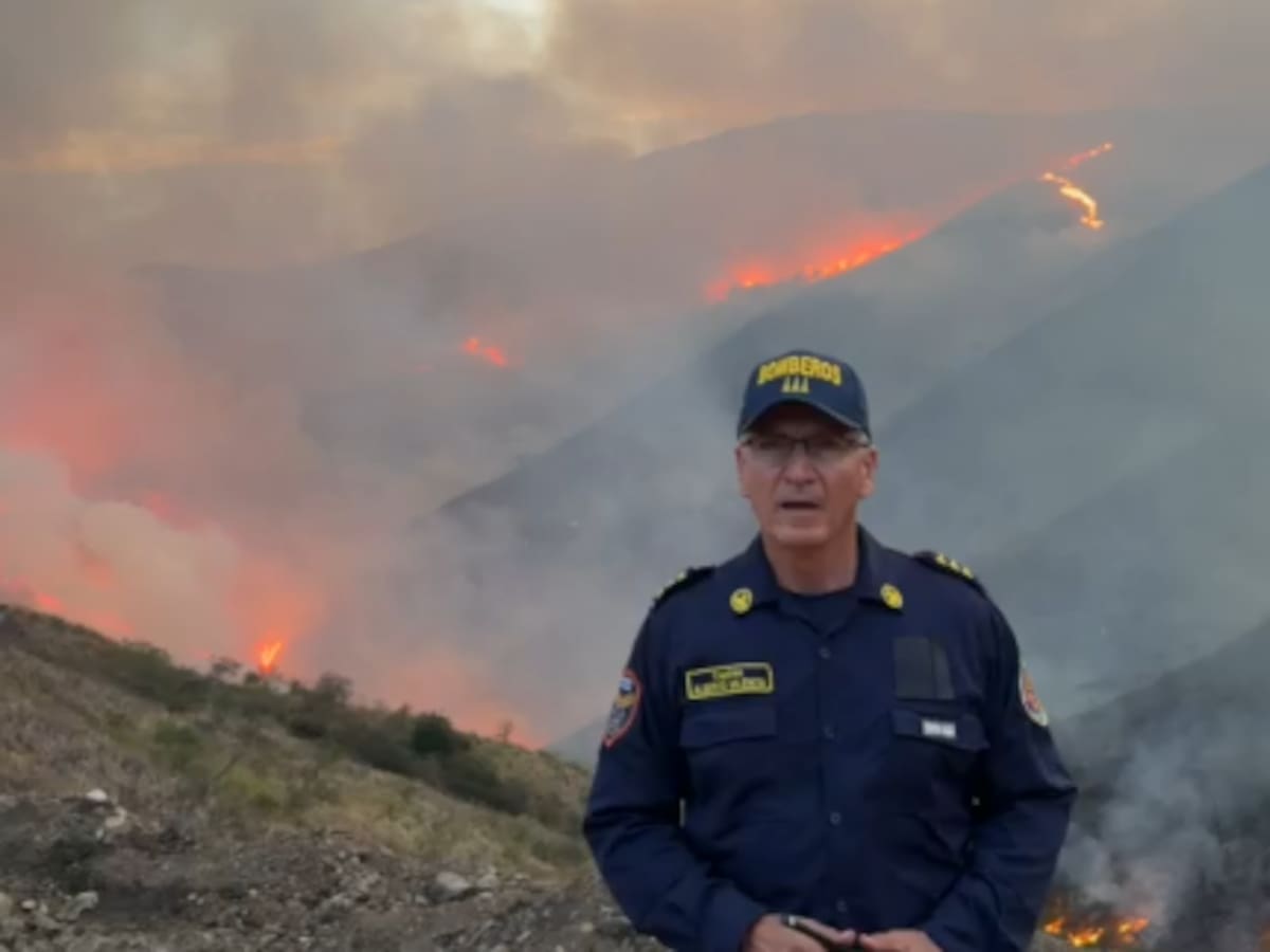 Dos incendios forestales permanecen activos en Yumbo, el más grande en el sector de Cerro Gordo