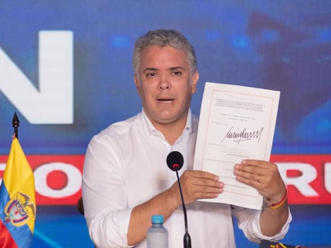 Duque firma decreto que busca potenciar empleo juvenil en Colombia