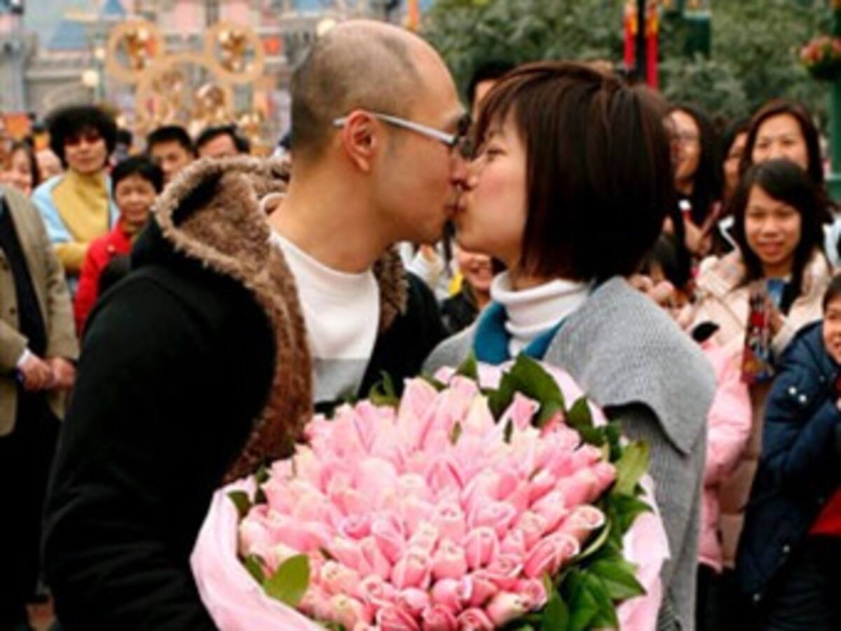 Centenares de miles de chinos se casan el 9/9/09, día del 'amor eterno'