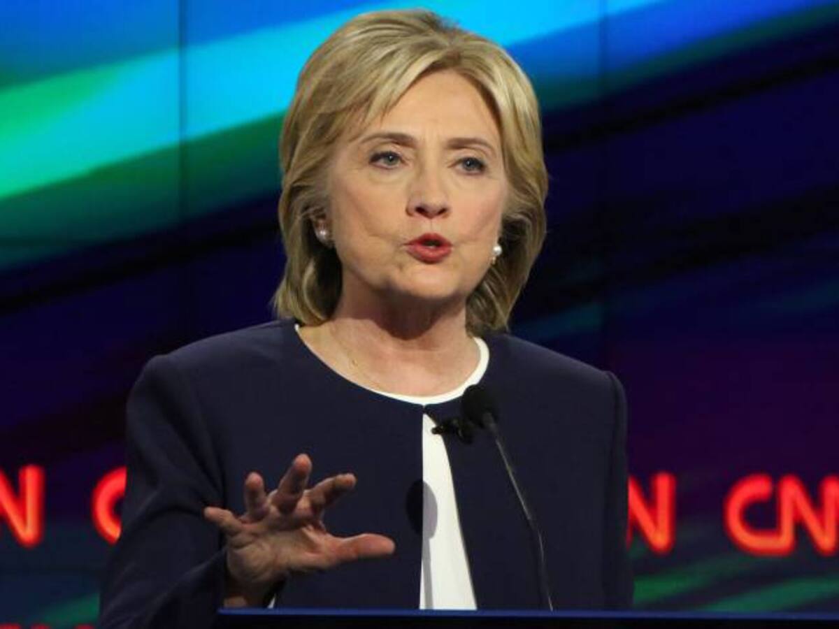 Hillary Clinton, favorita en el primer debate demócrata