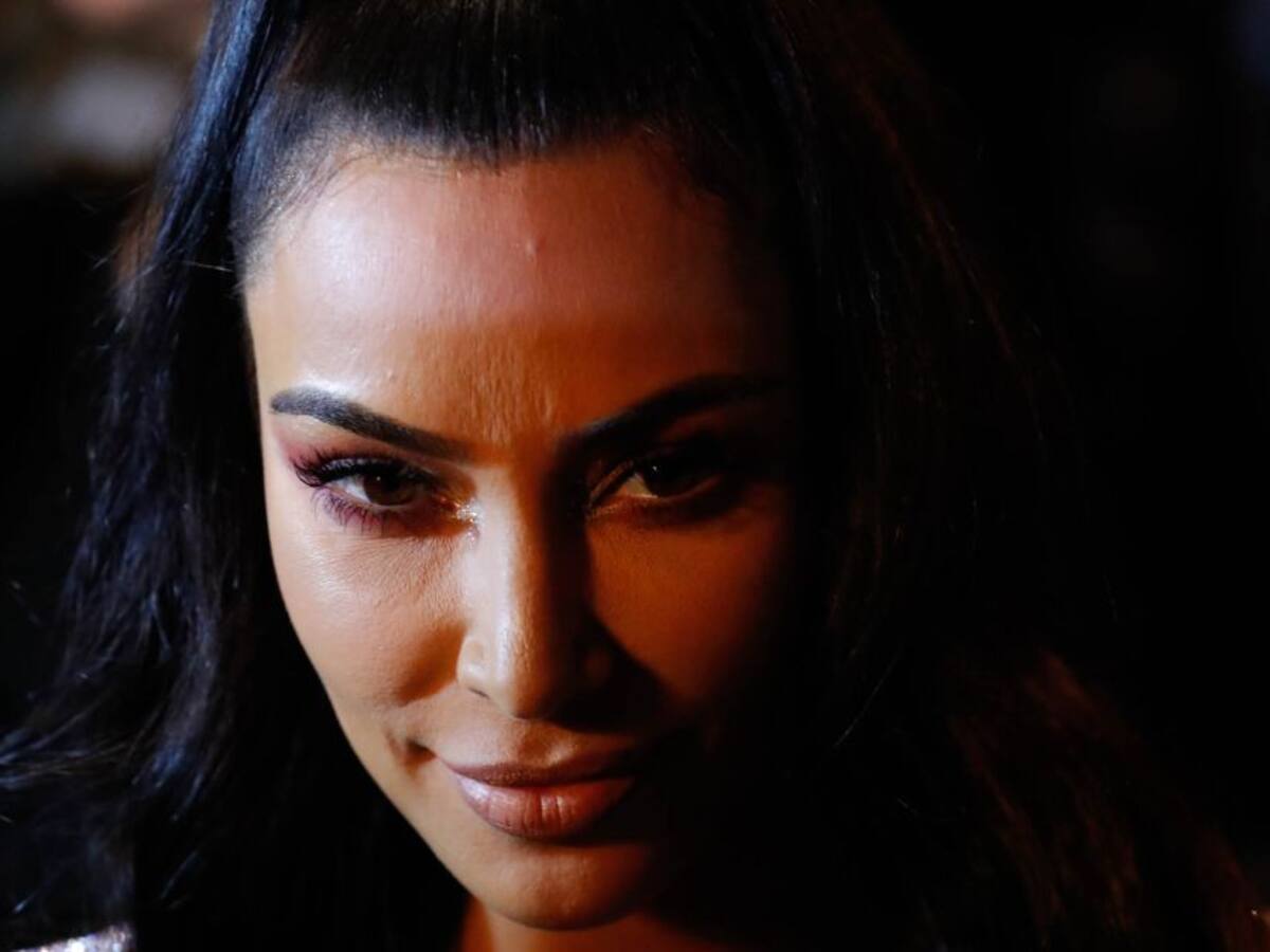 Kim Kardashian casi deja al descubierto una parte intima de su cuerpo