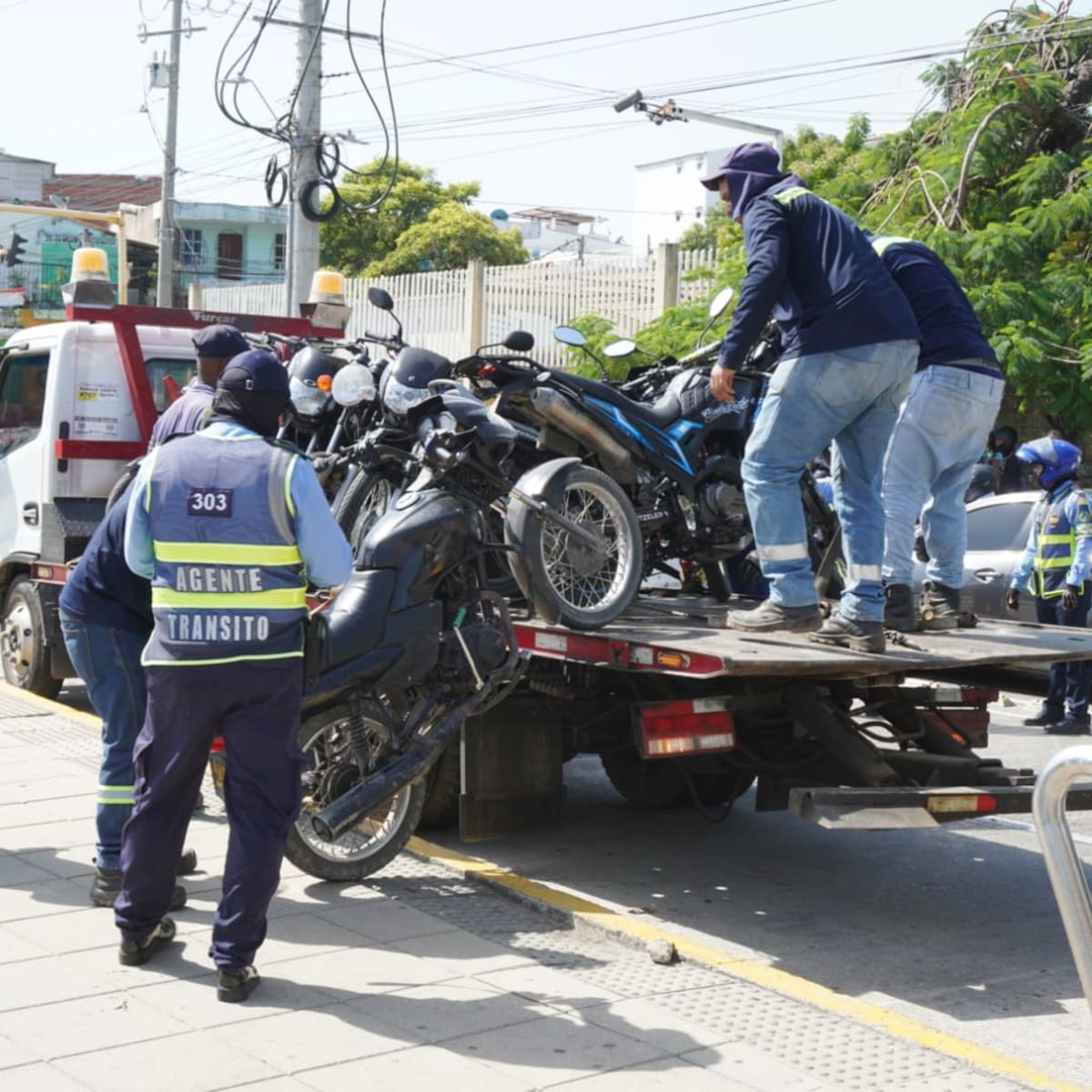 180 Motos inmovilizadas en Cartagena por transitar en carril de TransCaribe