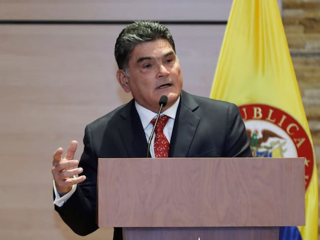 AME1733. BOGOTÁ (COLOMBIA), 16/01/2025.- El procurador de Colombia Gregorio Eljach habla durante un acto este jueves, en Bogotá (Colombia). Eljach prometió priorizar el trabajo en las regiones, el diálogo, el consenso y la protección de la infancia en su primer día en el cargo, en el que reemplaza a Margarita Cabello. EFE/Carlos Ortega