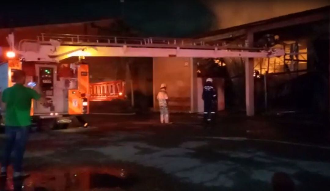 Incendio en La Nubia vía a Candelaria
