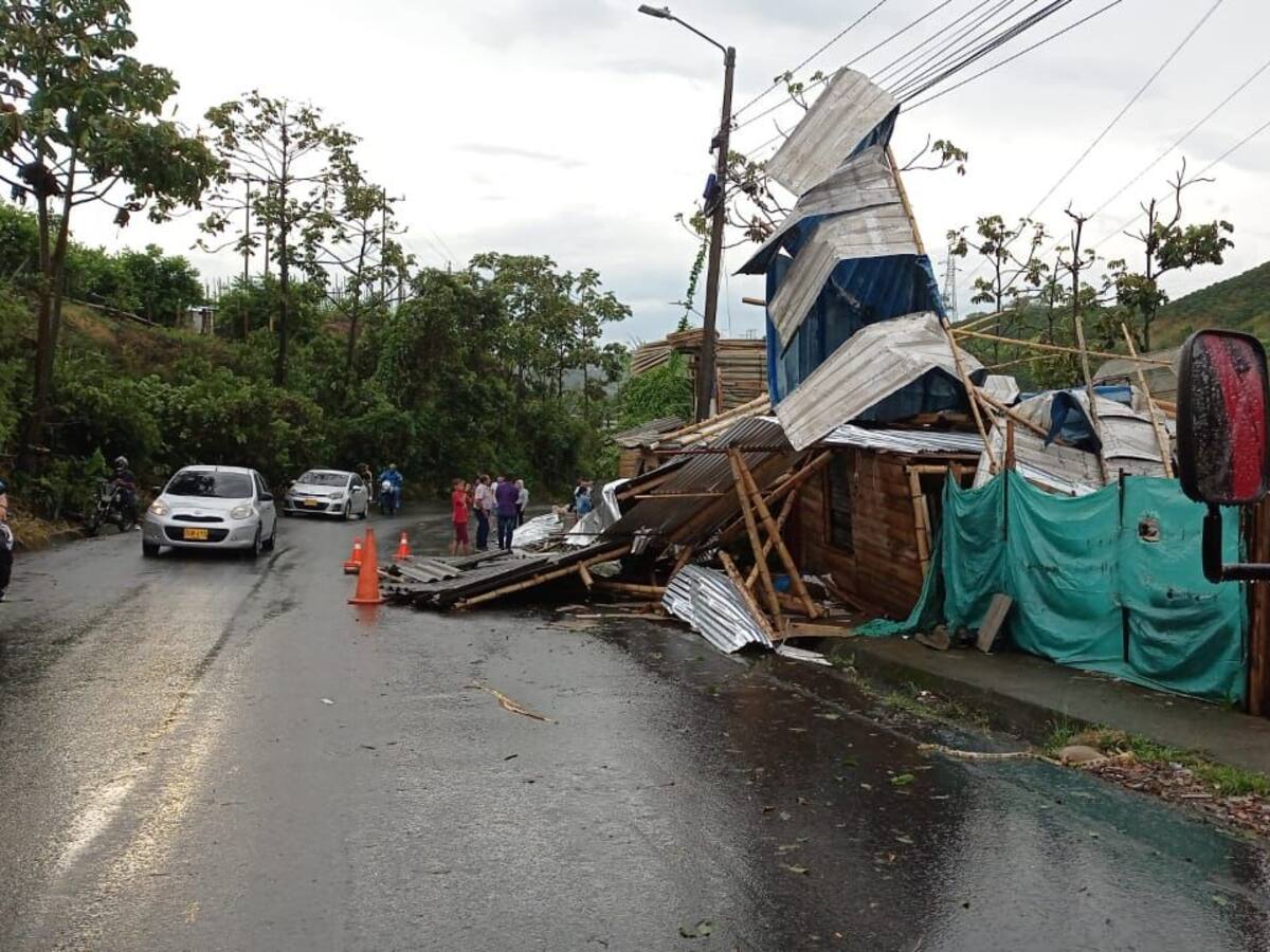 Más de 80 personas afectadas por inundaciones y destechamientos de vivienda en Risaralda
