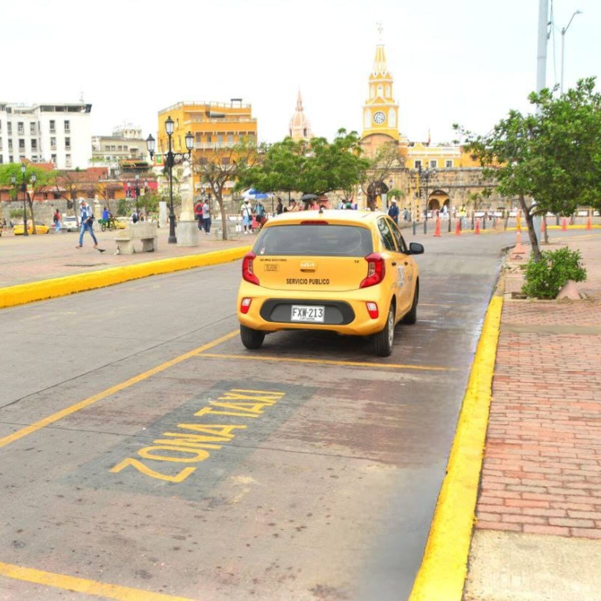 Señalizada nueva zona de taxis y chivas turísticas en el centro de Cartagena