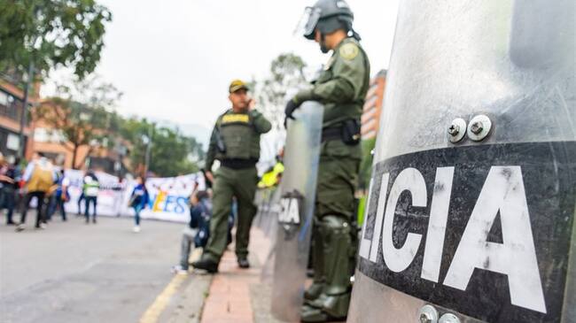 ¿Qué opina sobre la propuesta de civiles organizados para acompañar a la Fuerza Pública durante las manifestaciones? . Foto: Getty Images