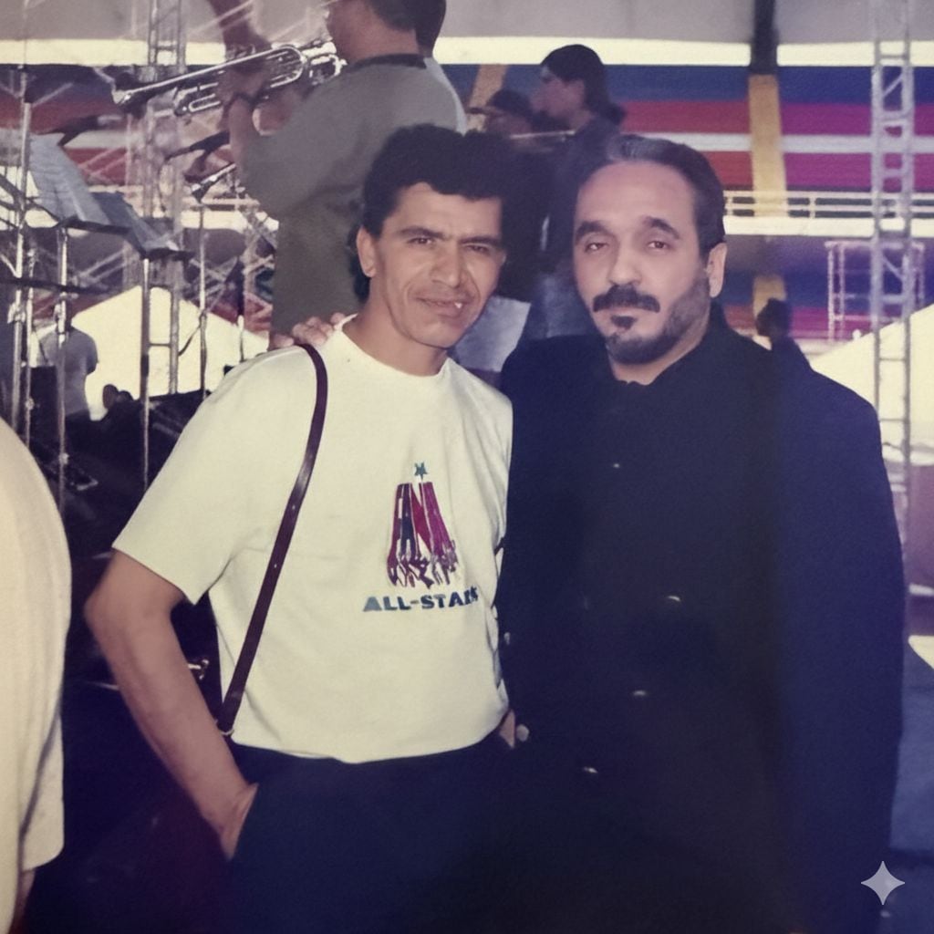 Willie Colón y Carlos Molina documentalista grafico de la historia de la salsa - 14 de mayo de 1996 última vez con la Fania All Stars en Cali en el Estadio Pascual Guerrero / foto: Cortesía Museo de la Salsa