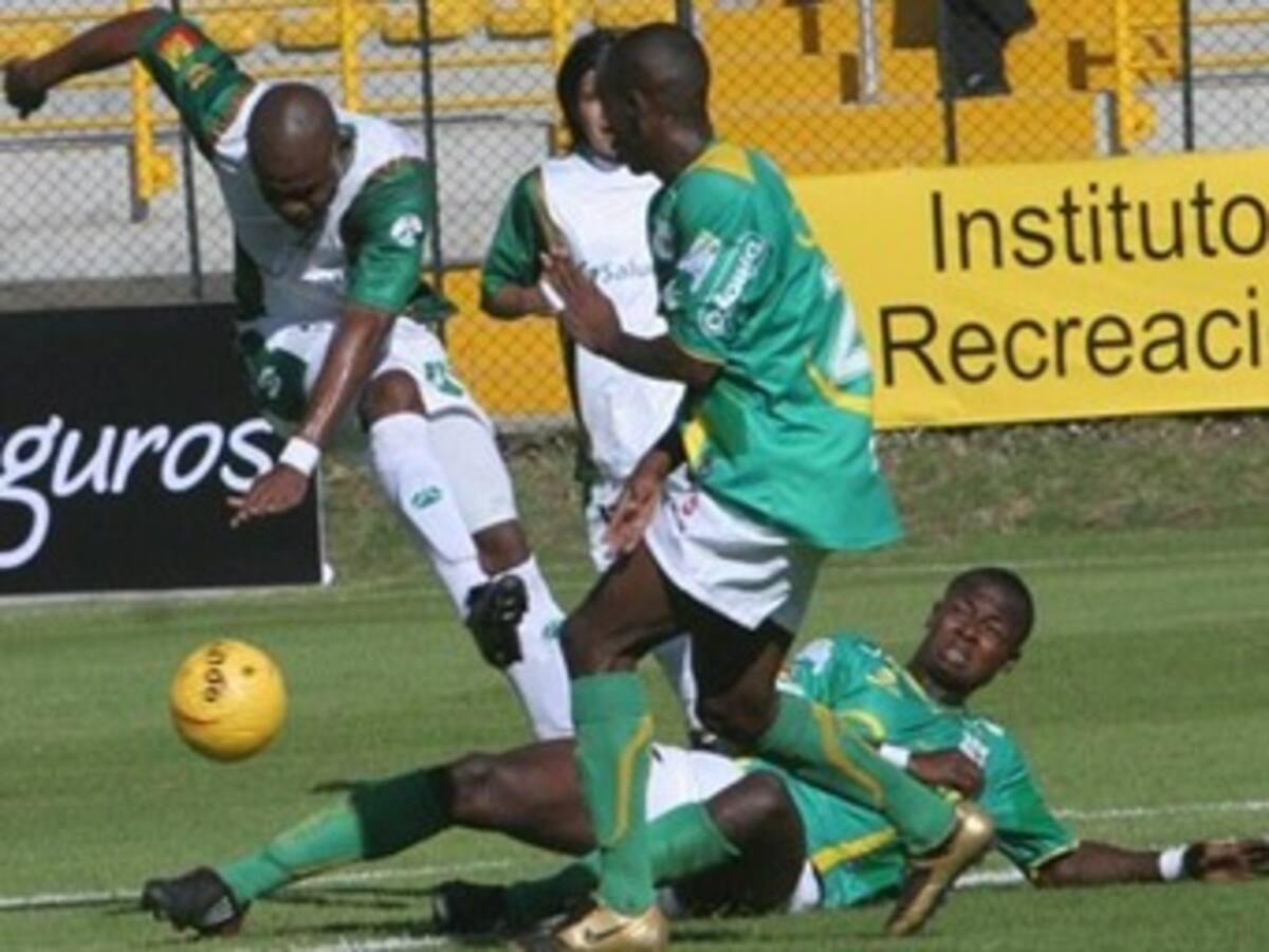 Ocho equipos luchan por tres cupos a cuartos de final en la última fecha del Apertura