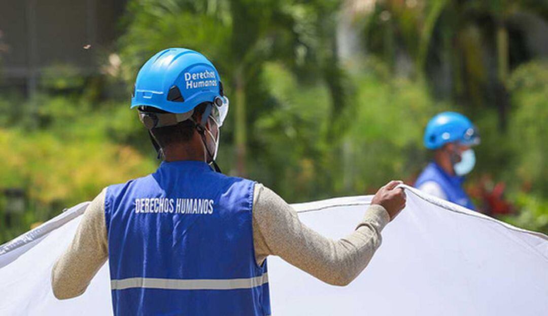 La agresión se presentó cuando intentaban dialogar con los manifestantes para solucionar un problema de sonido en el lugar donde se encontraban.