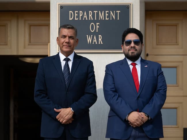 El ministro de Defensa designado, Jorge Eduardo Mora, se reunió con el subsecretario adjunto de Guerra de Estados Unidos para las Américas, Joseph M. Humire.
(Foto: Cortesía)