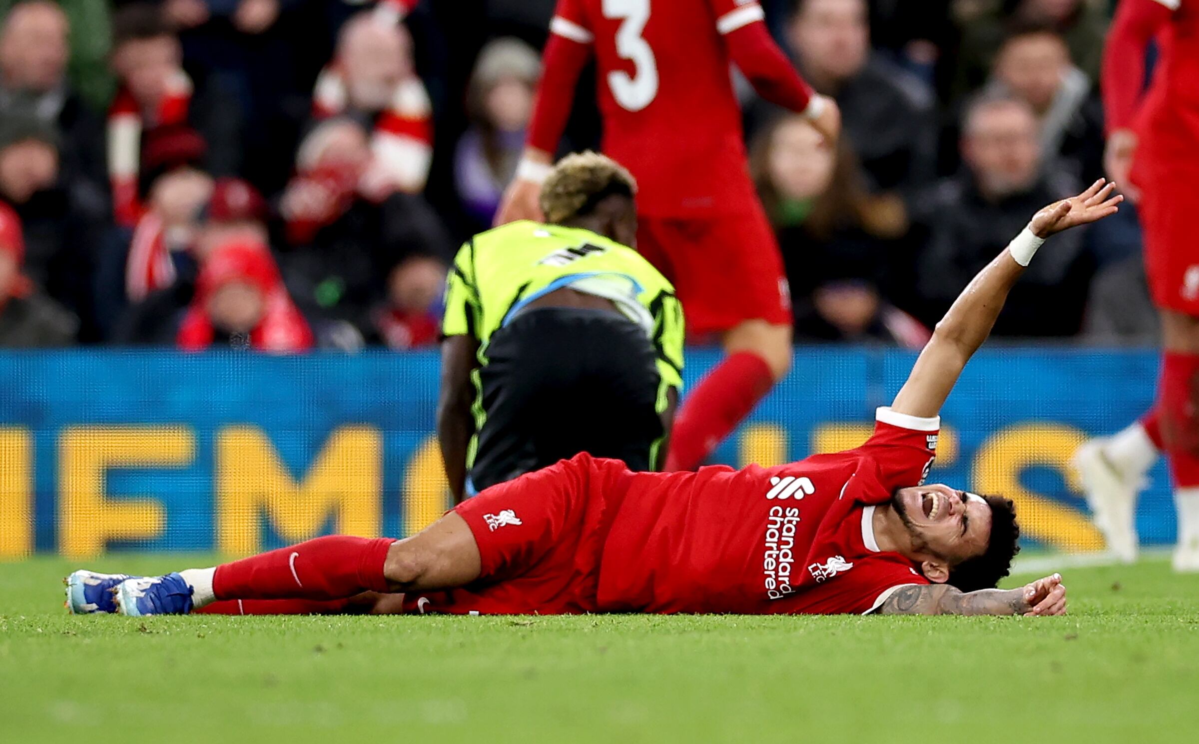 Lesión de Luis Díaz con el Liverpool EFE/EPA/ADAM VAUGHAN