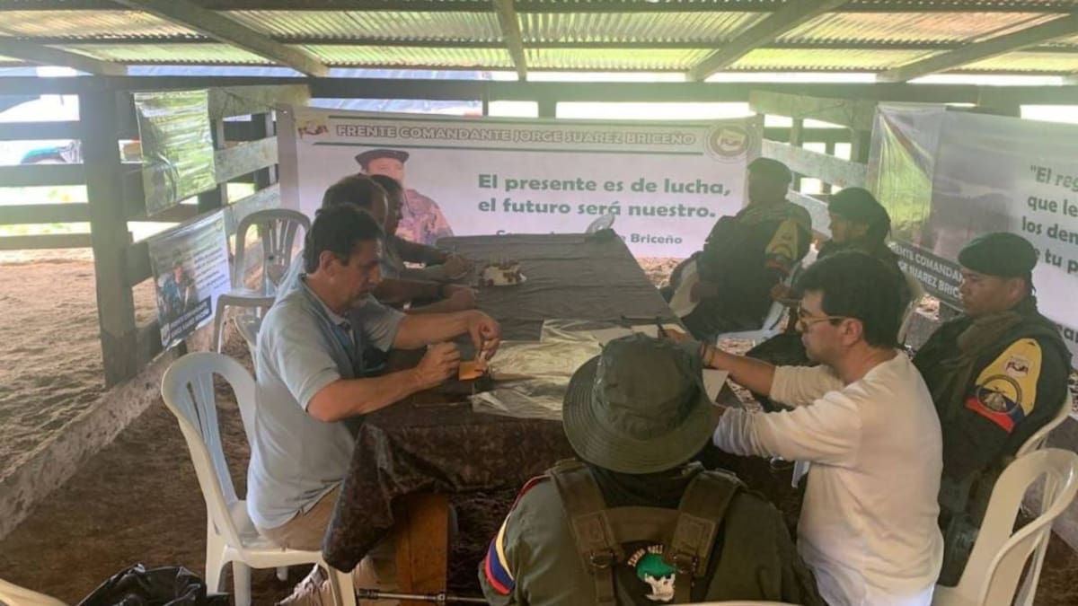 Sectores critican acercamientos entre disidentes Farc y Gobierno: piden sometimiento