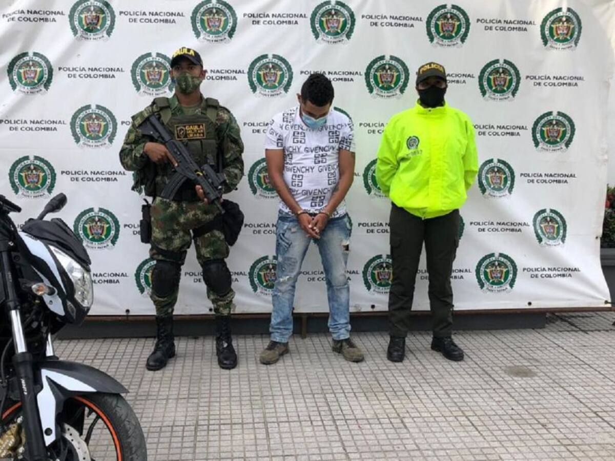 Capturan “Cachaco Loco” acusado de cometer 11 homicidios en Urabá
