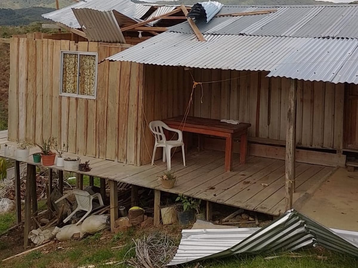 Al menos 40 viviendas afectadas por fuerte vendaval que azotó al municipio de Anorí