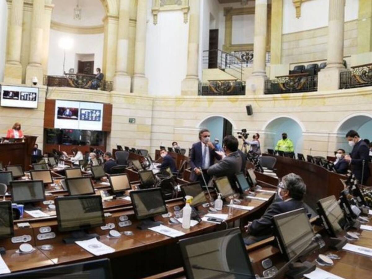 Demandan ley que desmontaba conflictos de intereses en aprobación de leyes