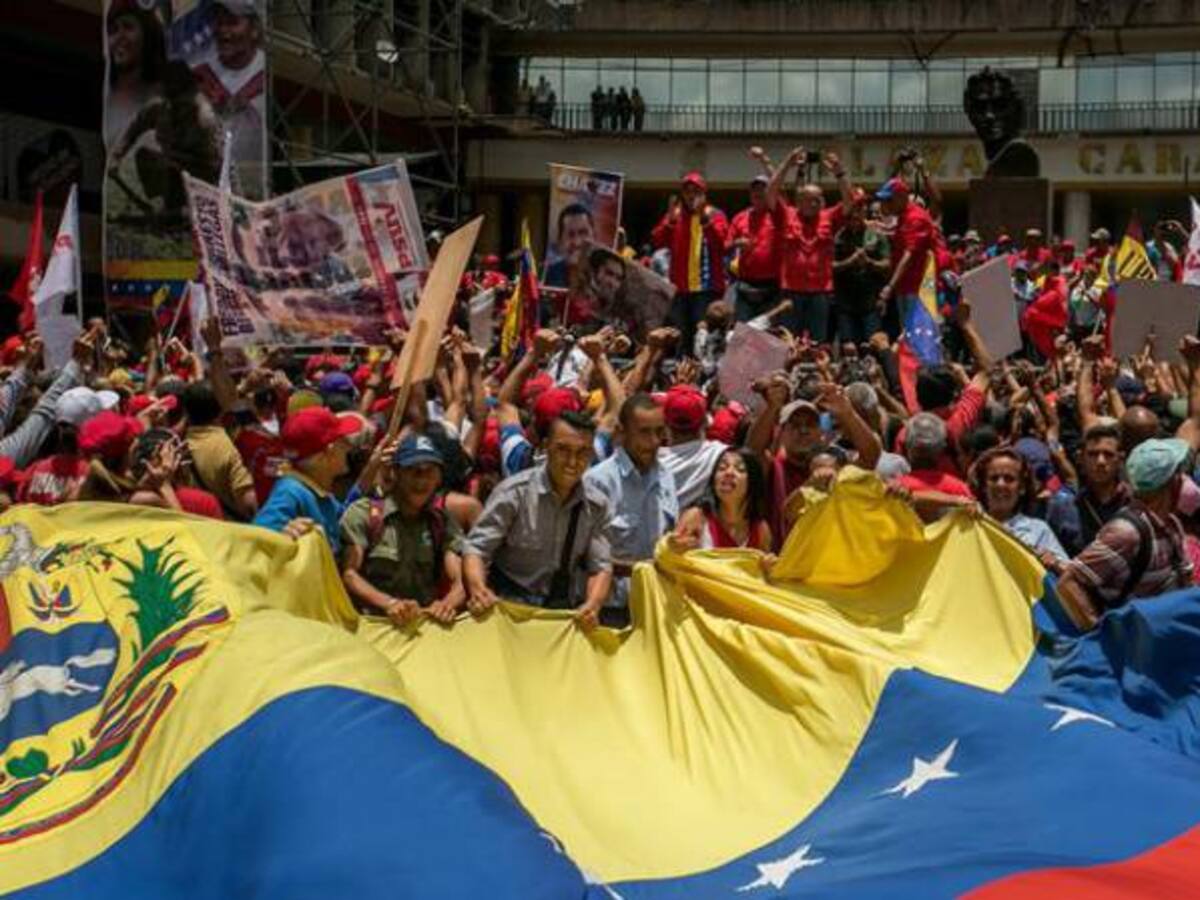 Aumenta tensión en Venezuela por toma de Caracas